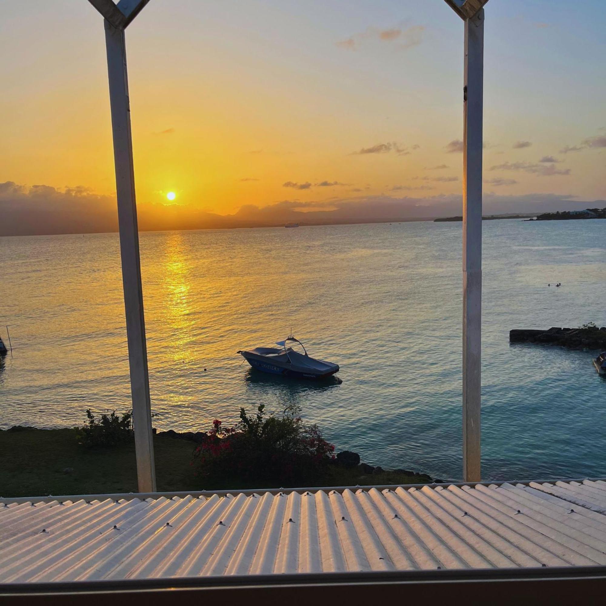 Appartement Les Yuccas, Vue Sur La Mer Et Les Montagnes Le Gosier  Bagian luar foto