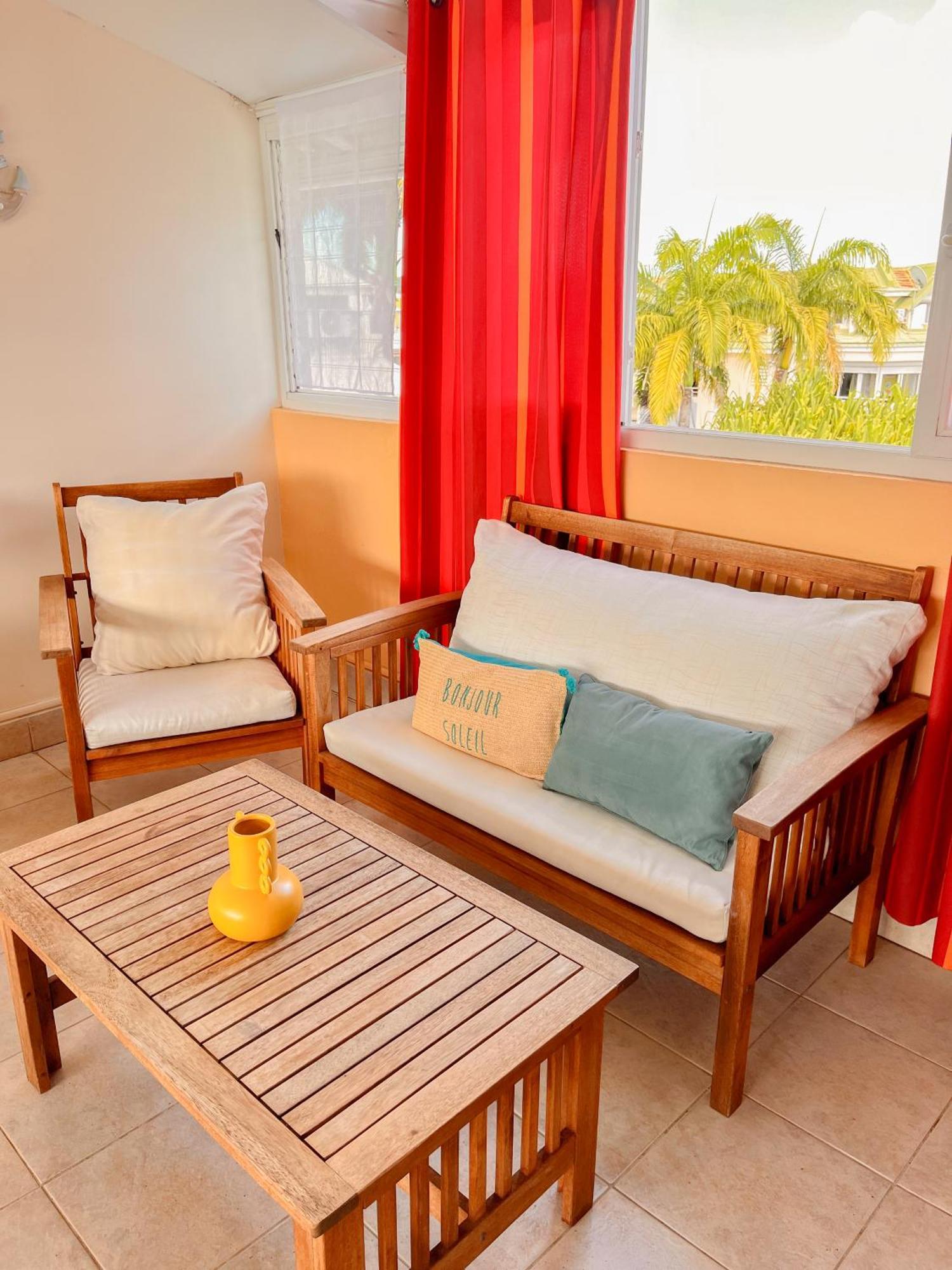 Appartement Les Yuccas, Vue Sur La Mer Et Les Montagnes Le Gosier  Bagian luar foto